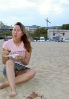 Семейные эротические снимки на пляже и дома 3 фото