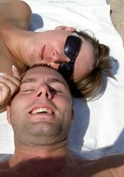 Семейные эротические снимки на пляже и дома 25 фото