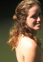 Крестьянка купается в местном озере 13 фото