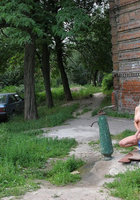 Блондинка посреди улицы разделась догола шокируя прохожих 10 фото Блондинка посреди улицы разделась догола шокируя прохожих 10 фото