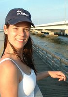 Девушка получила сперму на лицо, лежа на кровати 1 фото