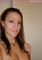 Мокрая бабенка запечатлевает на камеру голые сиськи сразу после душа 3 фото Мокрая бабенка запечатлевает на камеру голые сиськи сразу после душа 3 фото