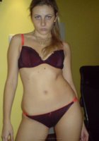 Молодая блондинка вертит перед камерой большой попой 9 фото Молодая блондинка вертит перед камерой большой попой 9 фото