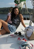 Девушки в красивых купальниках отдыхают на пляже 18 фото Девушки в красивых купальниках отдыхают на пляже 18 фото