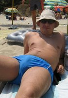 Девушки в красивых купальниках отдыхают на пляже 32 фото Девушки в красивых купальниках отдыхают на пляже 32 фото