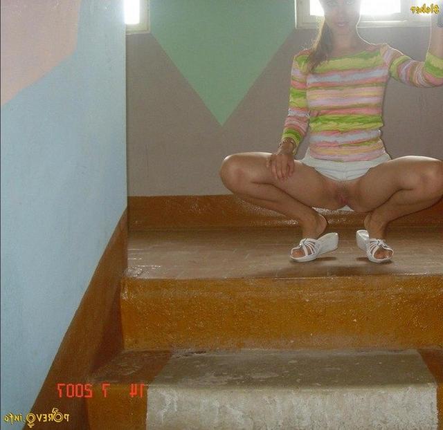 Давалки сосут и показывают пилотки 32 фотография