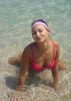 Девушки в купальниках позируют на пляжах 13 фото Девушки в купальниках позируют на пляжах 13 фото