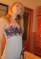 Стройная особа со светлыми волосами развратничает в спальне в стрингах 12 фото Стройная особа со светлыми волосами развратничает в спальне в стрингах 12 фото