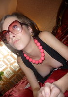 Стройная брюнетка красуется голой на кровати 4 фото Стройная брюнетка красуется голой на кровати 4 фото