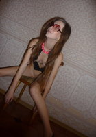 Стройная брюнетка красуется голой на кровати 2 фото Стройная брюнетка красуется голой на кровати 2 фото