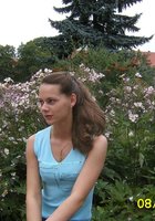 Худая девица позирует на унитазе 11 фото Худая девица позирует на унитазе 11 фото