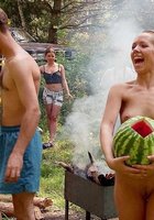 Шикарная модель позирует голой на природе 3 фото Шикарная модель позирует голой на природе 3 фото