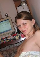 Девушка разделась, чтобы поработать за компьютером 7 фото Девушка разделась, чтобы поработать за компьютером 7 фото