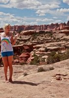 18летняя блондинка сняла голубые шорты на скале во время сафари 4 фото 18летняя блондинка сняла голубые шорты на скале во время сафари 4 фото