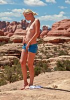 18летняя блондинка сняла голубые шорты на скале во время сафари 2 фото 18летняя блондинка сняла голубые шорты на скале во время сафари 2 фото