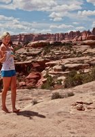 18летняя блондинка сняла голубые шорты на скале во время сафари 1 фото 18летняя блондинка сняла голубые шорты на скале во время сафари 1 фото