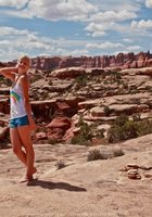 18летняя блондинка сняла голубые шорты на скале во время сафари 6 фото 18летняя блондинка сняла голубые шорты на скале во время сафари 6 фото