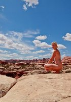 18летняя блондинка сняла голубые шорты на скале во время сафари 14 фото 18летняя блондинка сняла голубые шорты на скале во время сафари 14 фото