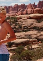 18летняя блондинка сняла голубые шорты на скале во время сафари 19 фото 18летняя блондинка сняла голубые шорты на скале во время сафари 19 фото