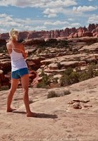 18летняя блондинка сняла голубые шорты на скале во время сафари 30 фото 18летняя блондинка сняла голубые шорты на скале во время сафари 30 фото