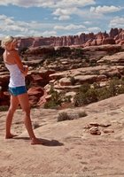 18летняя блондинка сняла голубые шорты на скале во время сафари 24 фото 18летняя блондинка сняла голубые шорты на скале во время сафари 24 фото