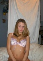 Сисястая студентка позирует в эротическом белье и без лифчика 15 фото