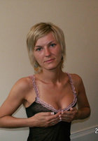 Женщина среднего возраста играет киской и сосет в комнате 1 фото Женщина среднего возраста играет киской и сосет в комнате 1 фото