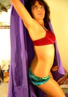 Кудрявая зазноба с натуральными титьками развратничает в своей комнате 3 фото Кудрявая зазноба с натуральными титьками развратничает в своей комнате 3 фото