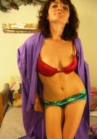 Кудрявая зазноба с натуральными титьками развратничает в своей комнате 1 фото Кудрявая зазноба с натуральными титьками развратничает в своей комнате 1 фото