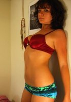 Кудрявая зазноба с натуральными титьками развратничает в своей комнате 6 фото Кудрявая зазноба с натуральными титьками развратничает в своей комнате 6 фото