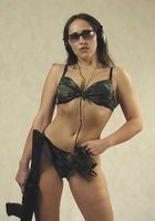 Смелые сексуальные красотки с оружием не защитят от перевозбуждения 3 фото Смелые сексуальные красотки с оружием не защитят от перевозбуждения 3 фото