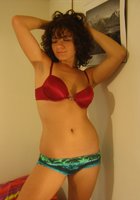 Дама в разноцветном белье отдыхает в спальне 4 фото Дама в разноцветном белье отдыхает в спальне 4 фото