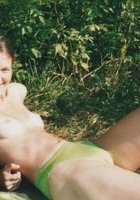 Голые женщины и девушки отдыхают на природе 14 фото Голые женщины и девушки отдыхают на природе 14 фото
