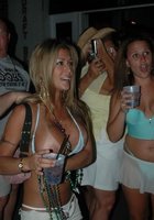 Очаровательные чиксы с выдающимися формами 15 фото Очаровательные чиксы с выдающимися формами 15 фото