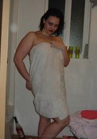 Толстушка принимает ванну и читает журнал 5 фото Толстушка принимает ванну и читает журнал 5 фото