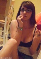 Телка в очках снимает себя в трусах и лифчике 2 фото Телка в очках снимает себя в трусах и лифчике 2 фото