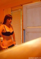 Телка в очках снимает себя в трусах и лифчике 5 фото Телка в очках снимает себя в трусах и лифчике 5 фото