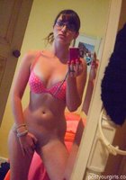 Телка в очках снимает себя в трусах и лифчике 9 фото Телка в очках снимает себя в трусах и лифчике 9 фото