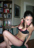 Бабенка пикантно раздвинула ноги для показа вагины 5 фото Бабенка пикантно раздвинула ноги для показа вагины 5 фото