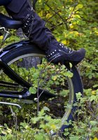 Милфа при ехала на велосипеде в лес и оголила большие сиськи перед камерой 11 фото Милфа при ехала на велосипеде в лес и оголила большие сиськи перед камерой 11 фото