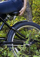 Милфа при ехала на велосипеде в лес и оголила большие сиськи перед камерой 1 фото Милфа при ехала на велосипеде в лес и оголила большие сиськи перед камерой 1 фото