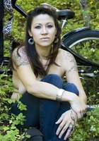 Милфа при ехала на велосипеде в лес и оголила большие сиськи перед камерой 28 фото Милфа при ехала на велосипеде в лес и оголила большие сиськи перед камерой 28 фото