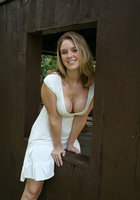 Жена показывает сиськи, а муж снимает их на камеру 6 фото Жена показывает сиськи, а муж снимает их на камеру 6 фото