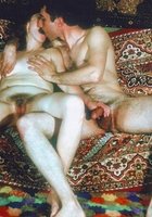 Супруги позируют голыми в разных обстановках 15 фото Супруги позируют голыми в разных обстановках 15 фото