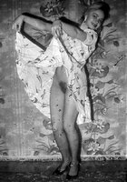 Блондинка показала свою небритую киску 4 фото Блондинка показала свою небритую киску 4 фото