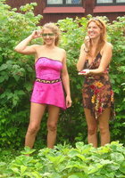 Голые подружки позируют на природе и дома 1 фото Голые подружки позируют на природе и дома 1 фото