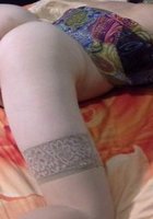 Потаскушки в чулках светят сочными вагинами у себя дома 31 фото Потаскушки в чулках светят сочными вагинами у себя дома 31 фото