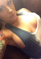 Пышногрудая брюнетка фотографируется в откровенном платье 2 фото Пышногрудая брюнетка фотографируется в откровенном платье 2 фото