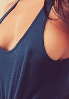 Пышногрудая брюнетка фотографируется в откровенном платье 7 фото Пышногрудая брюнетка фотографируется в откровенном платье 7 фото