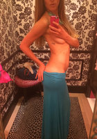 Пышногрудая брюнетка фотографируется в откровенном платье 8 фото Пышногрудая брюнетка фотографируется в откровенном платье 8 фото